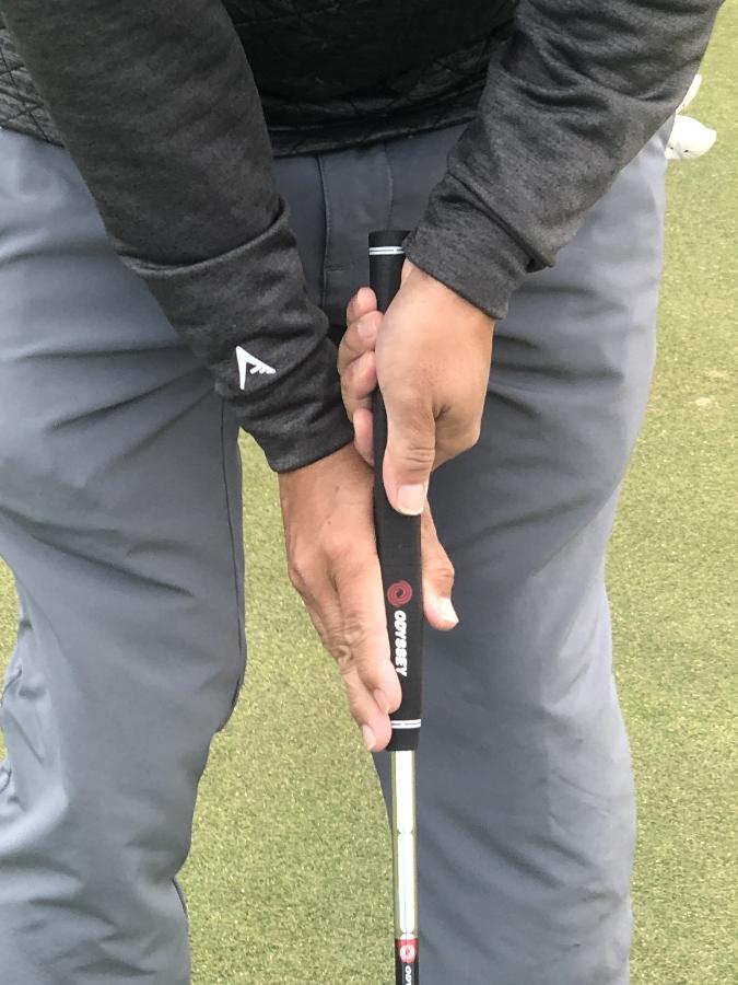 Vertical Claw Golf Putting Grip